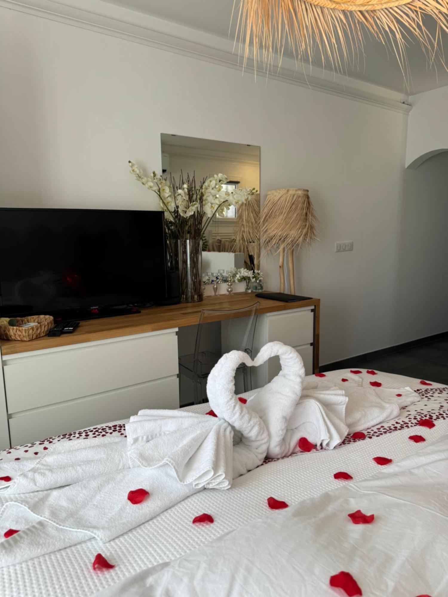 Casa Amor & Spa, Appartement Suite Jacuzzi & Piscine Chauffee Montfort-sur-Argens Exterior foto